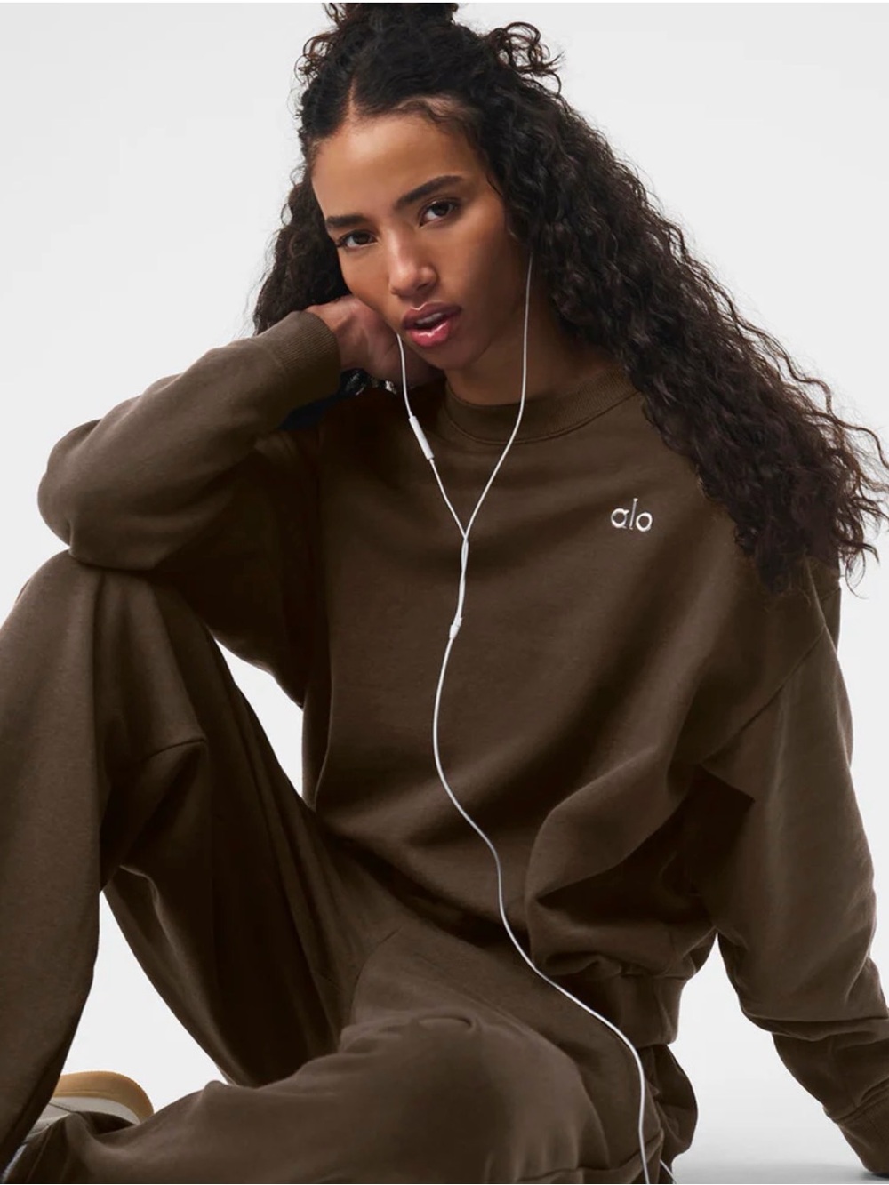 ALO accolade crew neck pullover in espresso - Picture 2 of 6